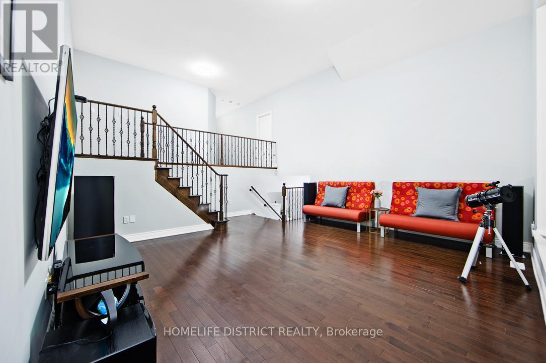 Photo 18 of 1794 Grandview Street N, Oshawa ON