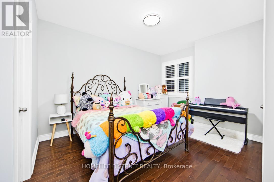 Photo 21 of 1794 Grandview Street N, Oshawa ON