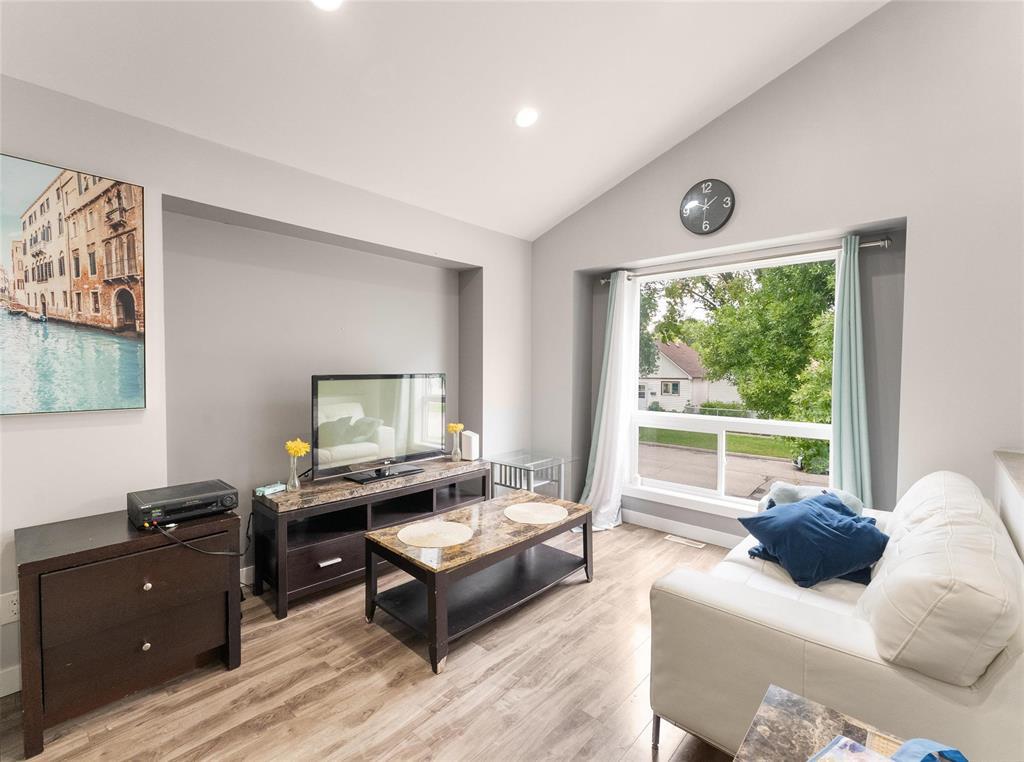Photo 8 of 1072 Alfred Avenue, Winnipeg MB