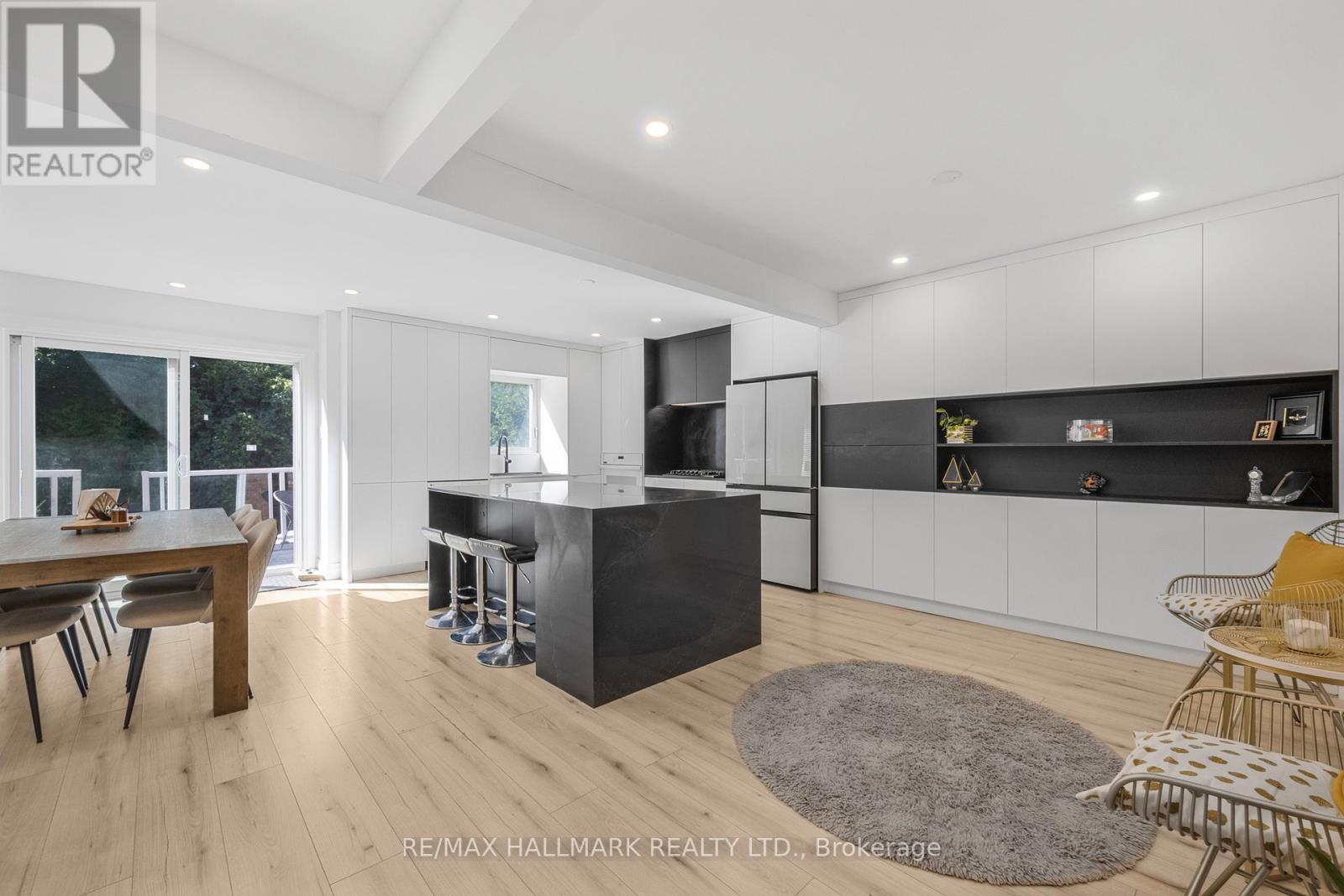 Photo 15 of 133 Heathwood Heights Drive, Aurora ON