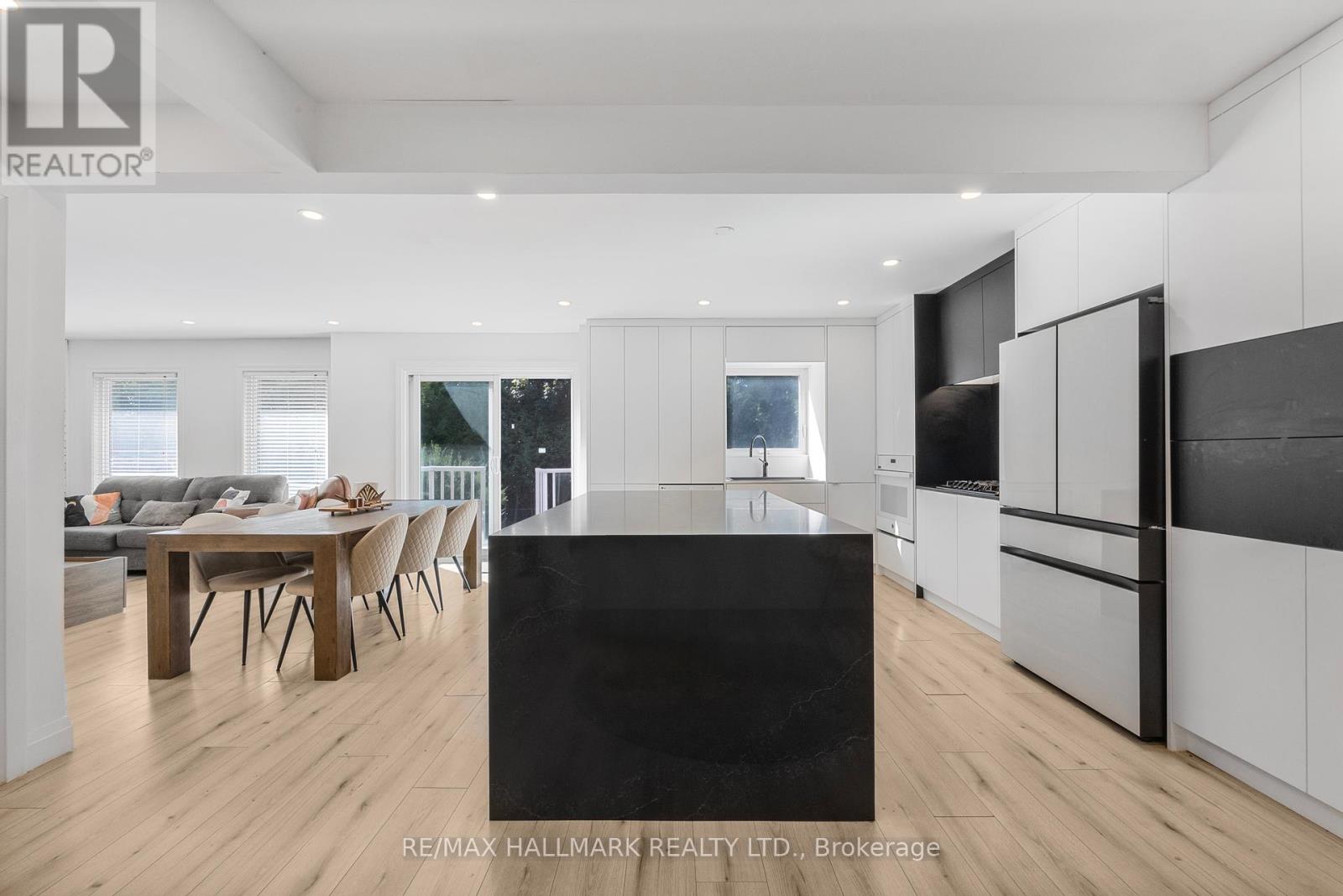 Photo 16 of 133 Heathwood Heights Drive, Aurora ON