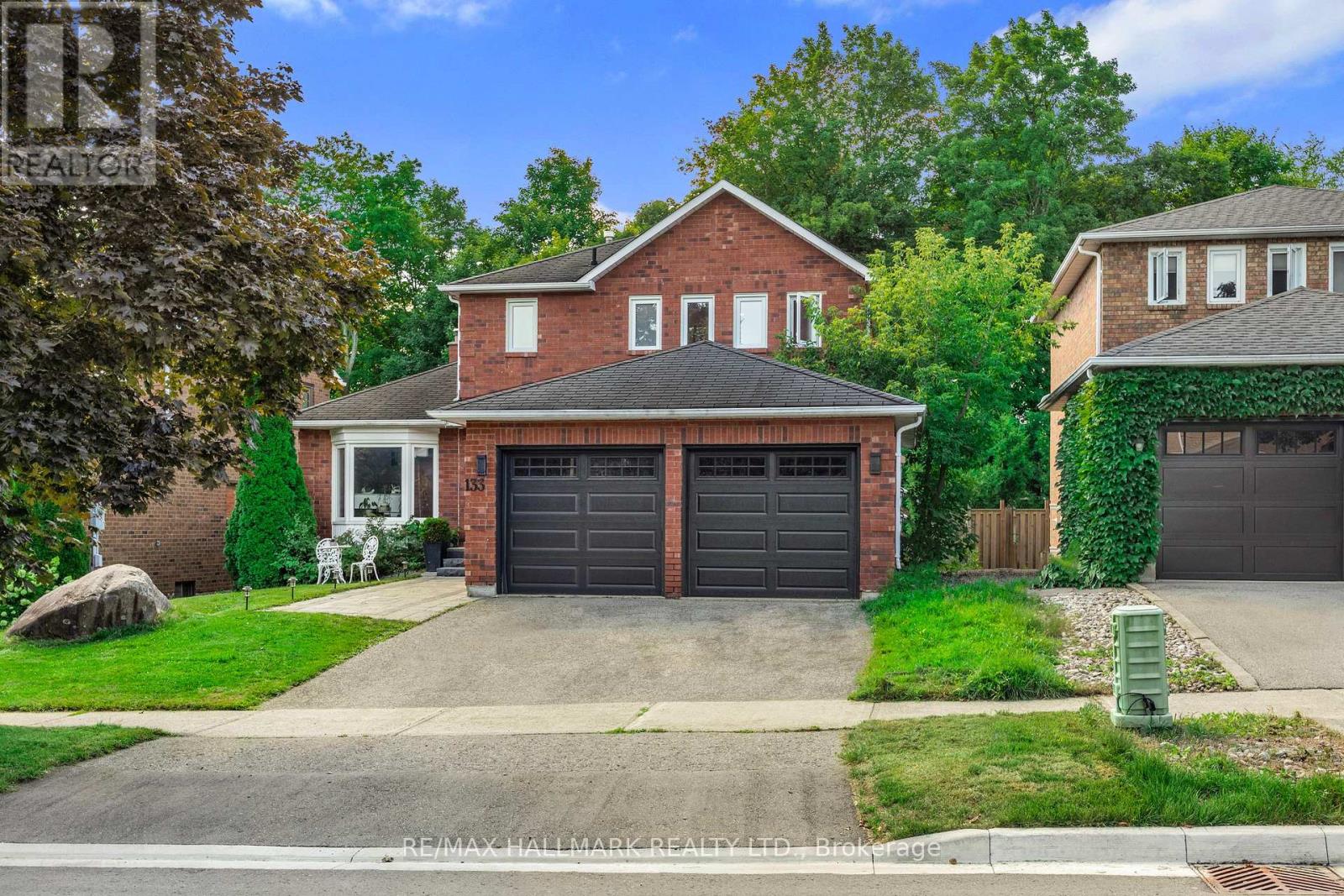 Photo 2 of 133 Heathwood Heights Drive, Aurora ON
