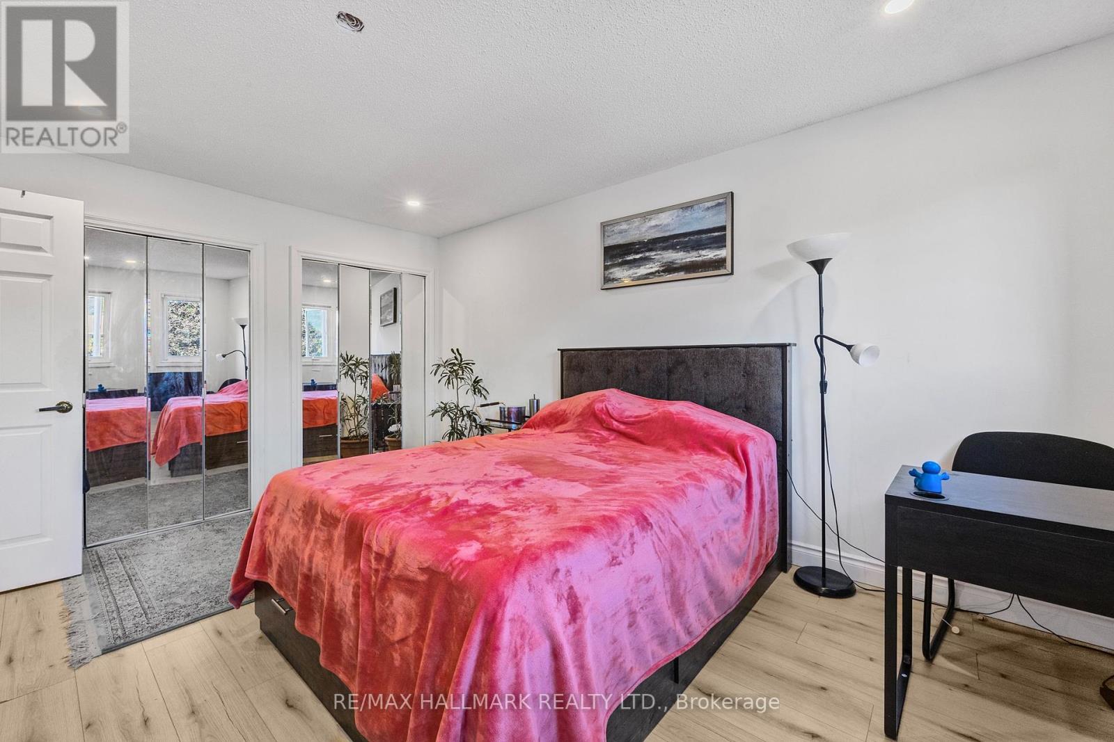 Photo 25 of 133 Heathwood Heights Drive, Aurora ON