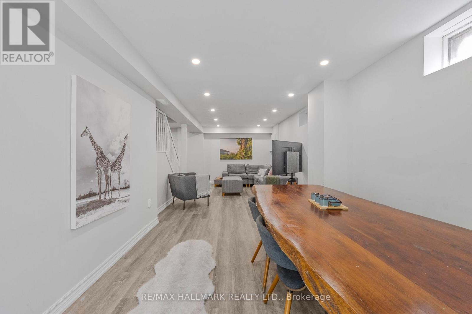Photo 34 of 133 Heathwood Heights Drive, Aurora ON