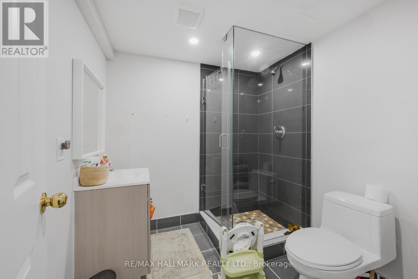 Photo 38 of 133 Heathwood Heights Drive, Aurora ON