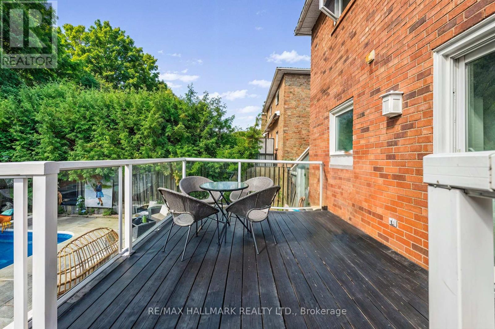 Photo 41 of 133 Heathwood Heights Drive, Aurora ON