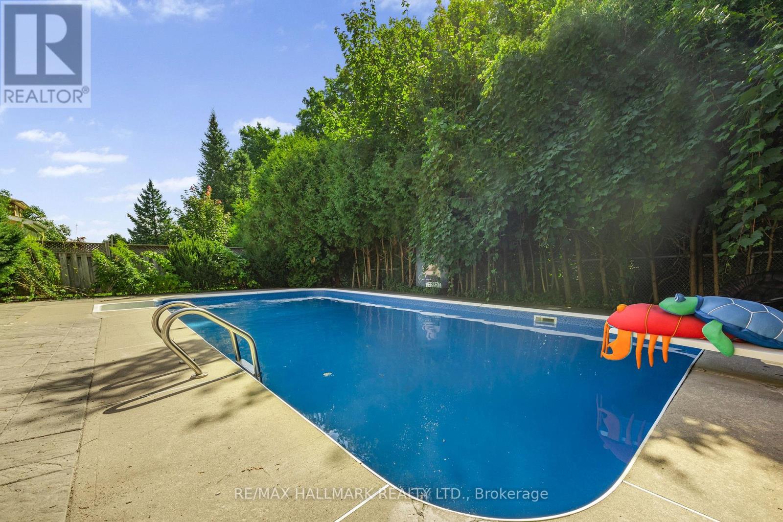 Photo 48 of 133 Heathwood Heights Drive, Aurora ON
