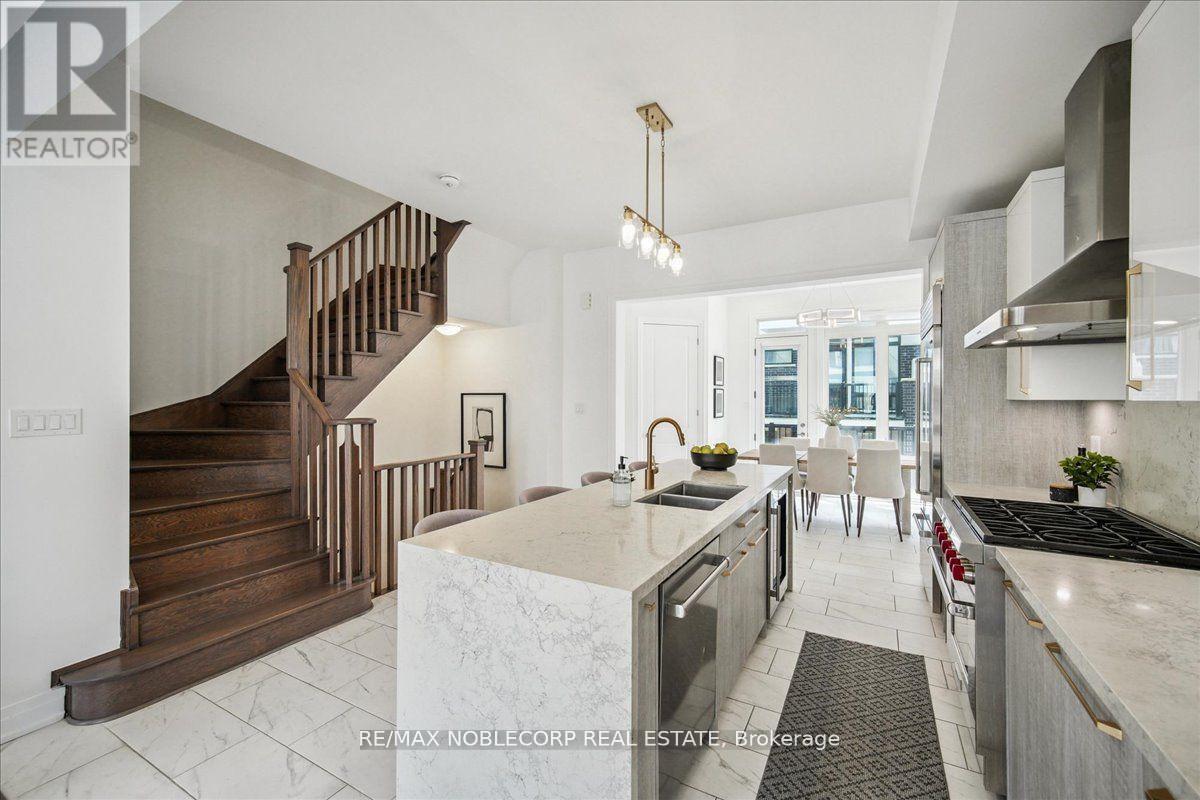 Photo 8 of 45 Globemaster Lane, Richmond Hill ON