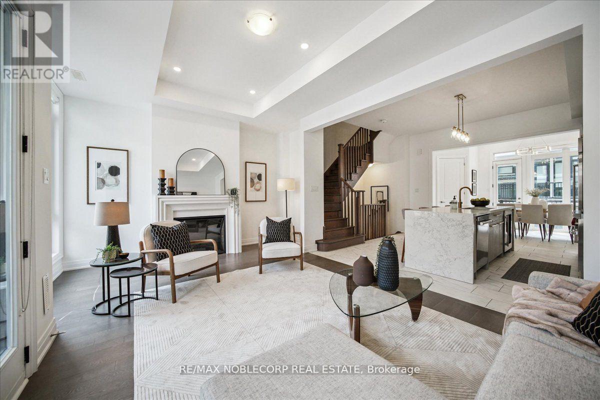 Photo 9 of 45 Globemaster Lane, Richmond Hill ON