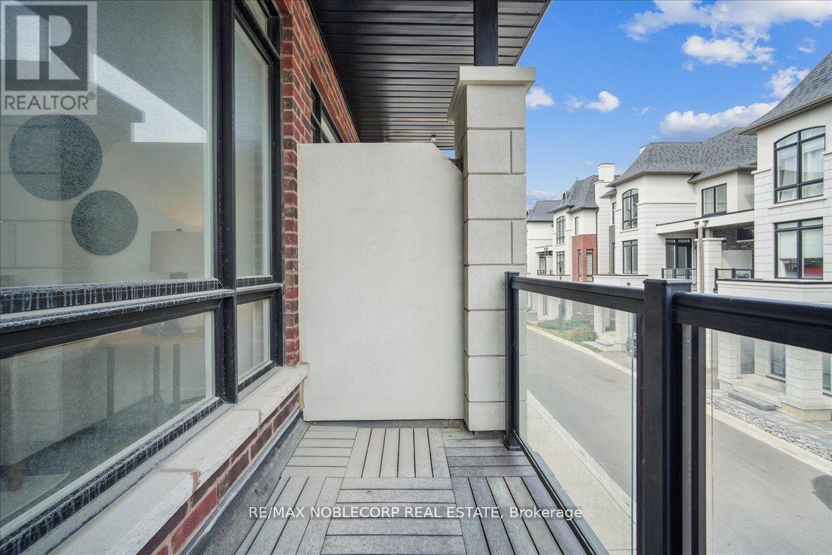 Photo 16 of 45 Globemaster Lane, Richmond Hill ON