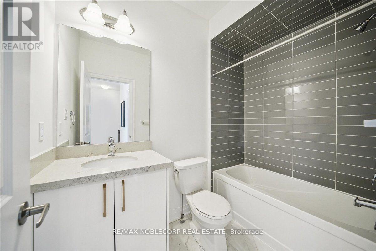 Photo 19 of 45 Globemaster Lane, Richmond Hill ON