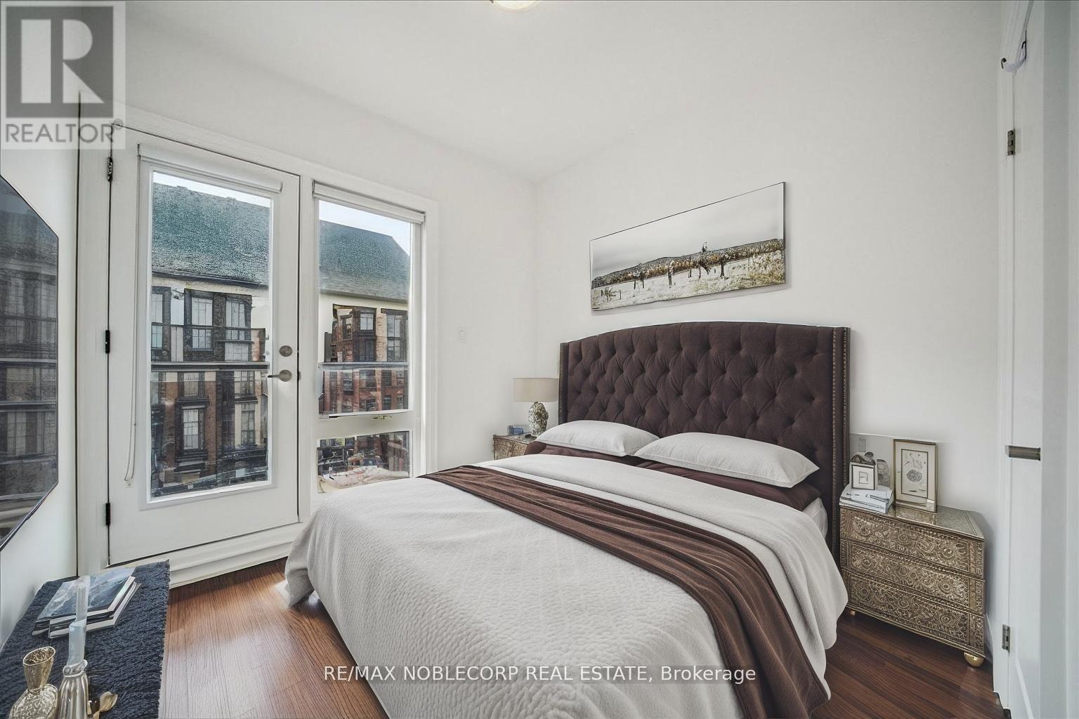 Photo 13 of 45 Globemaster Lane, Richmond Hill ON