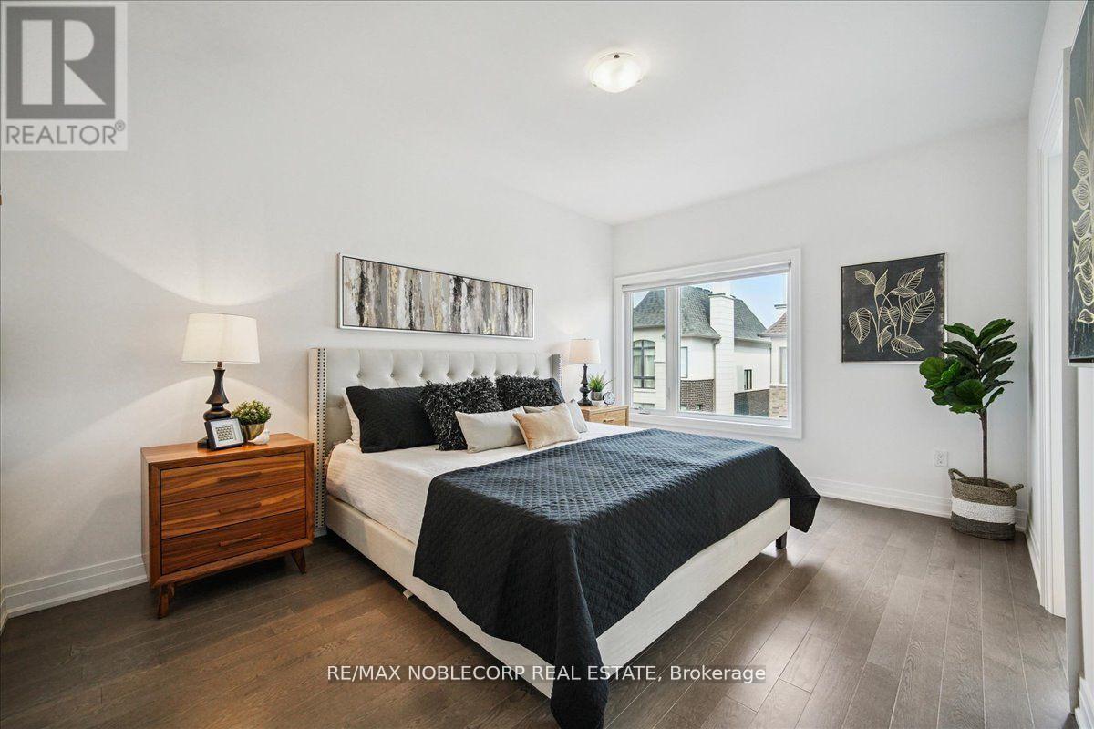 Photo 24 of 45 Globemaster Lane, Richmond Hill ON