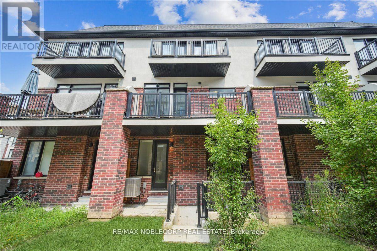 Photo 34 of 45 Globemaster Lane, Richmond Hill ON