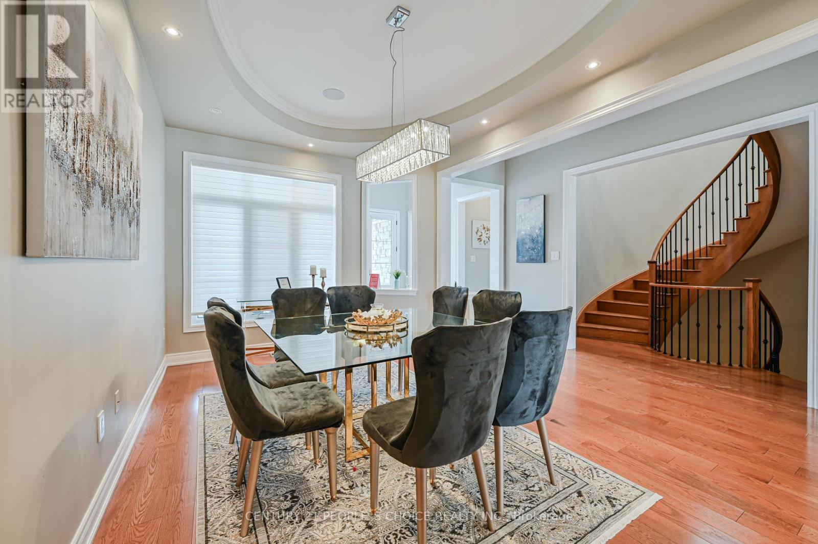 Photo 10 of 39 Munsie Drive, King ON