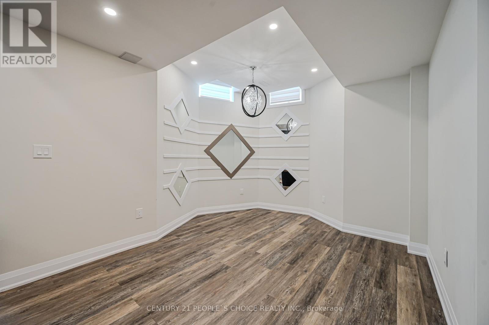 Photo 42 of 39 Munsie Drive, King ON