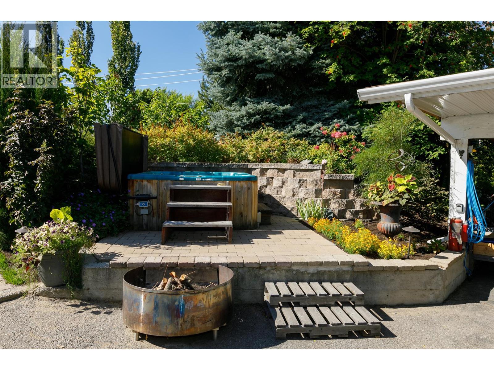 Photo 17 of 2351 Gallagher Road, Kelowna BC