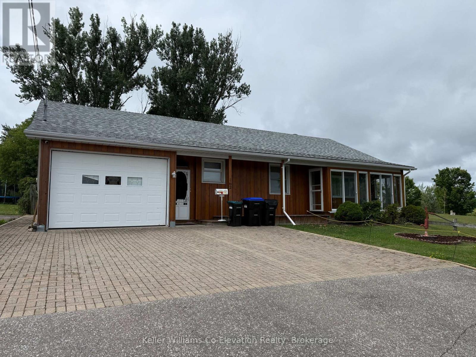 Photo 5 of 162 Lindsay Street, Midland ON