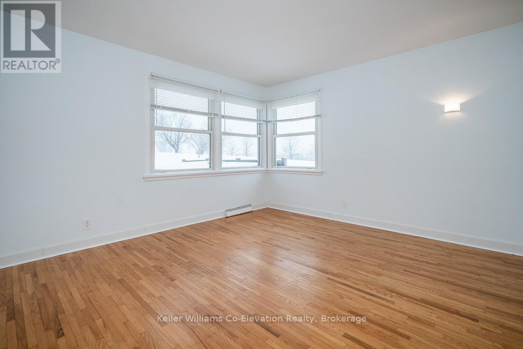 Photo 12 of 162 Lindsay Street, Midland ON