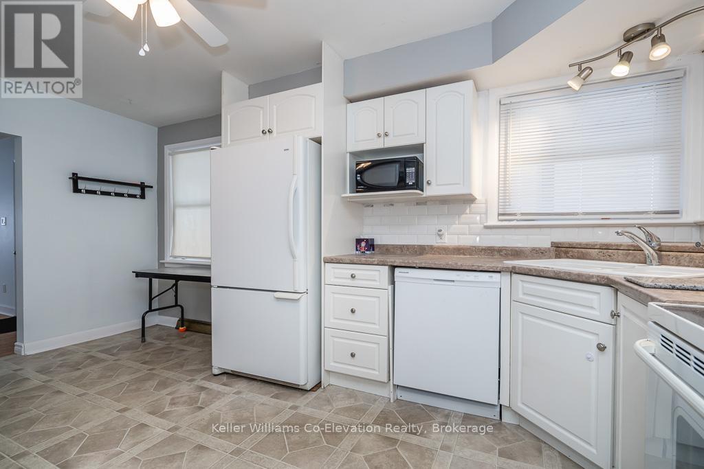 Photo 11 of 162 Lindsay Street, Midland ON