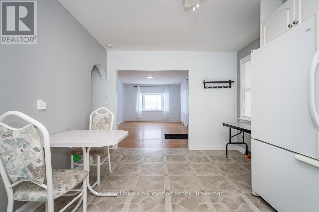 Photo 7 of 162 Lindsay Street, Midland ON