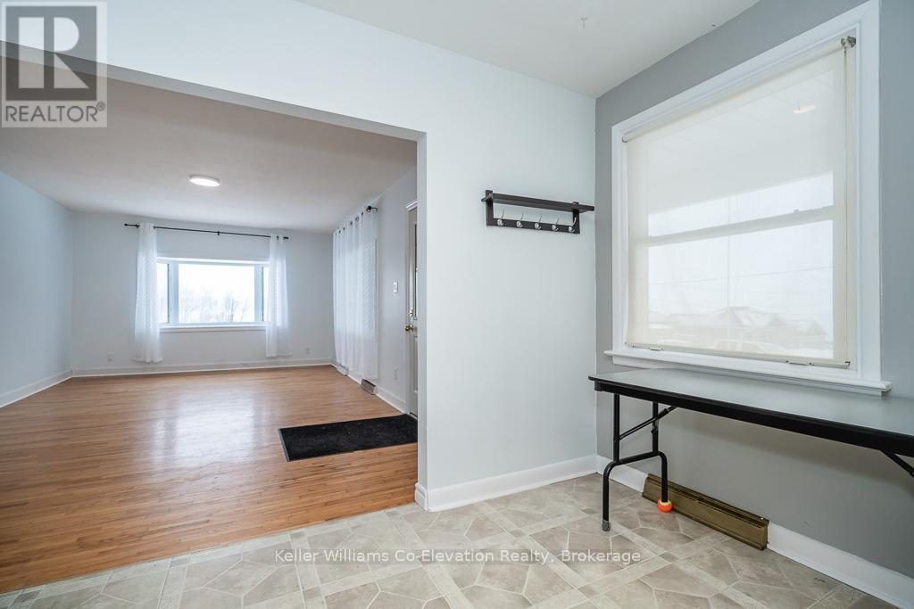 Photo 13 of 162 Lindsay Street, Midland ON