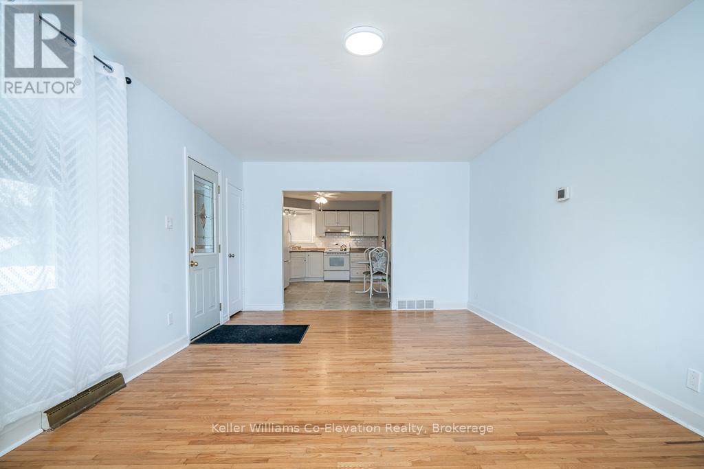 Photo 10 of 162 Lindsay Street, Midland ON