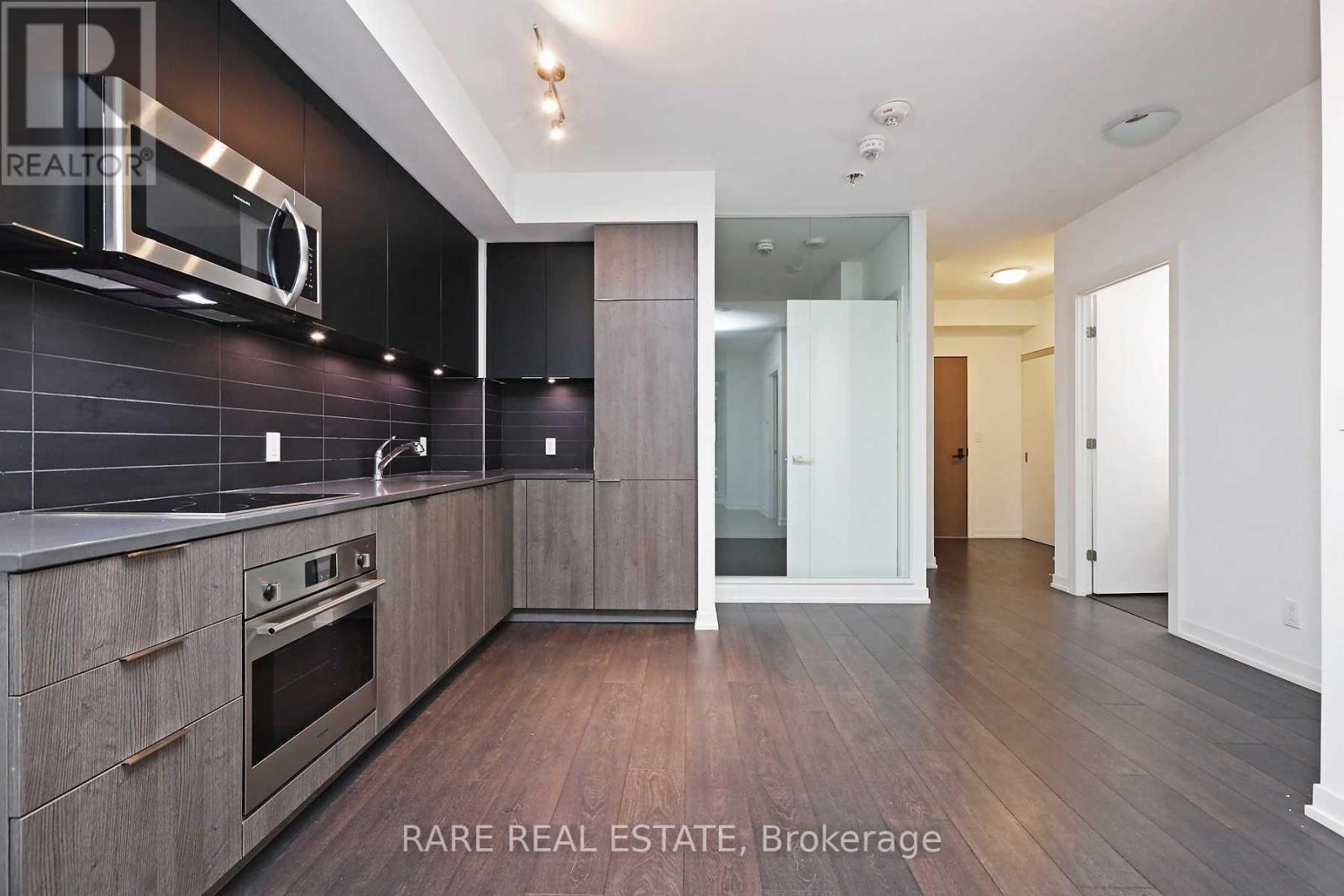 Photo 8 of 205 223 St Clair Avenue W, Toronto ON