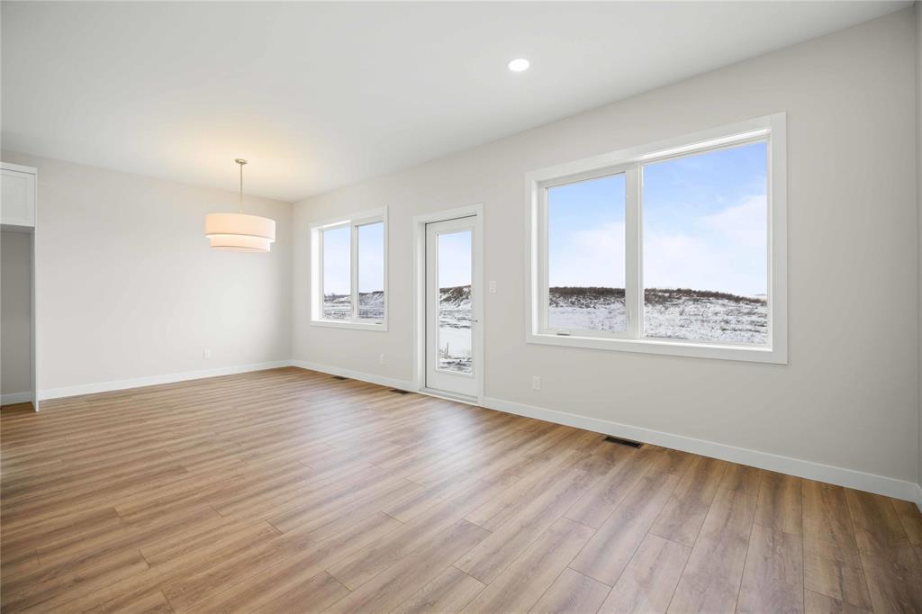 Photo 27 of 50 Gullane Street, Niverville MB