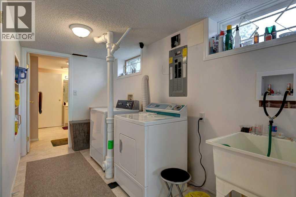 Photo 28 of 1008 89 Avenue Sw, Calgary AB