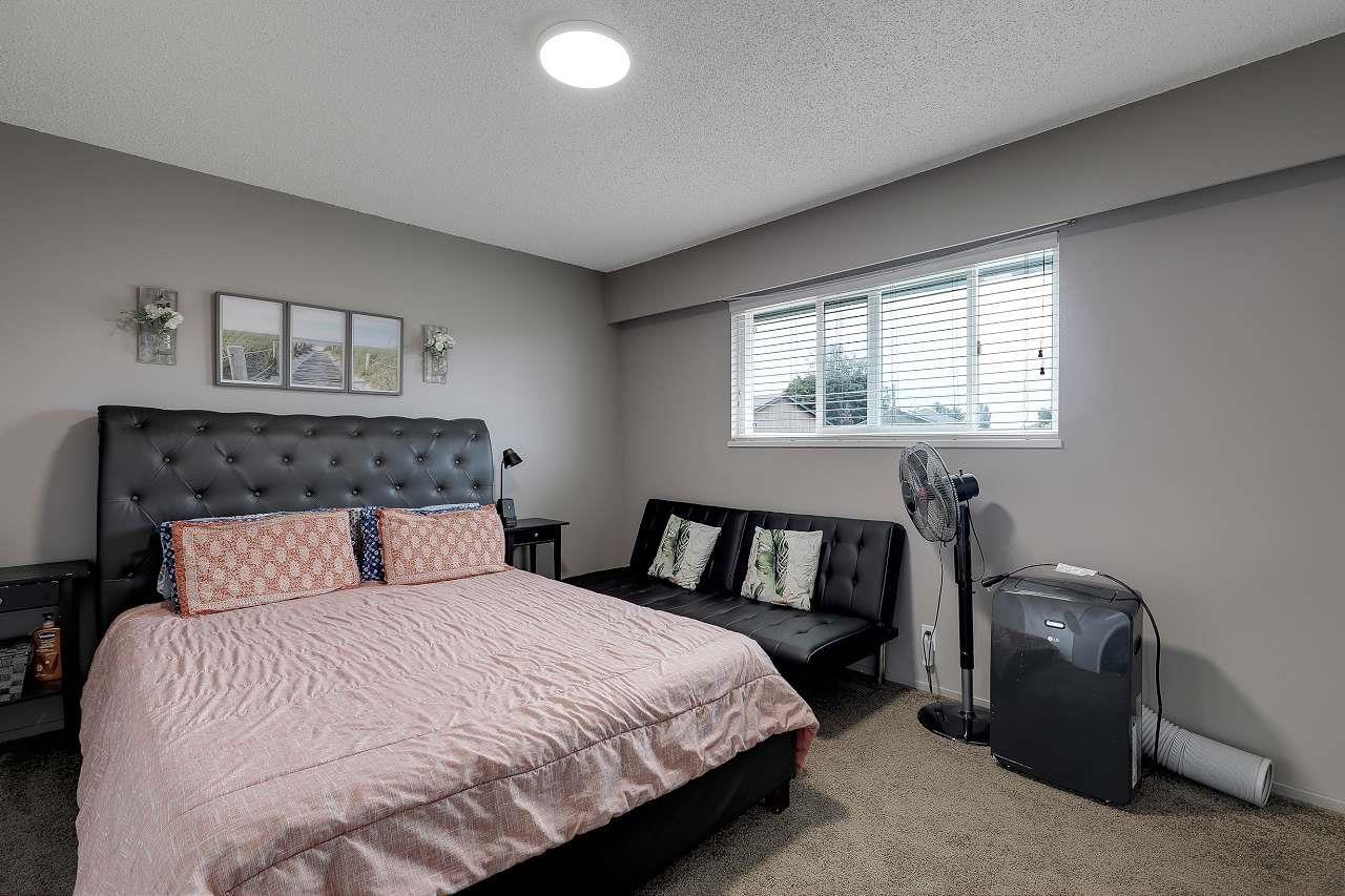 Photo 5 of 17816 59 Avenue, Surrey BC