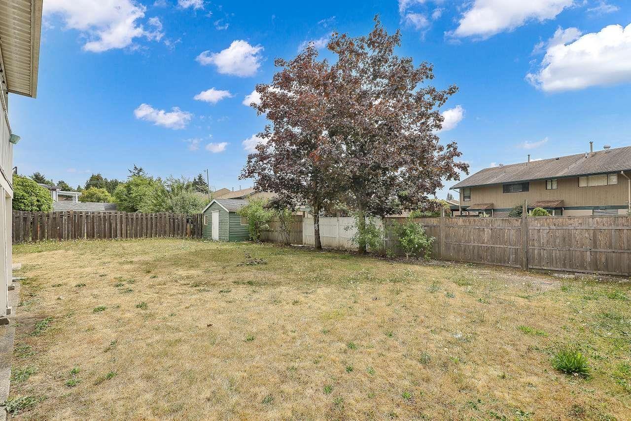 Photo 15 of 17816 59 Avenue, Surrey BC
