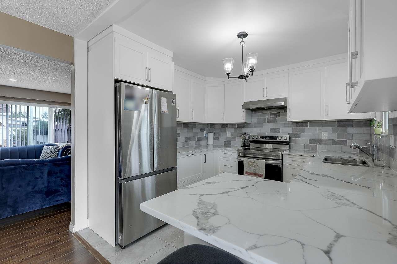 Photo 3 of 17816 59 Avenue, Surrey BC