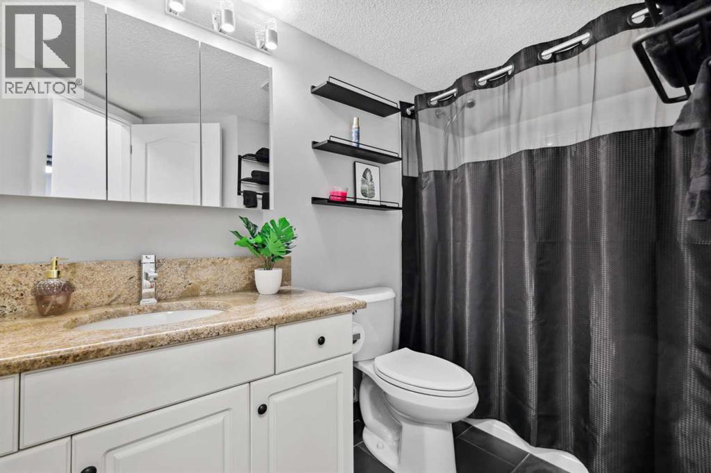 Single Family House for Sale in   Sierra Morena Mews SW Signal Hill Calgary 
