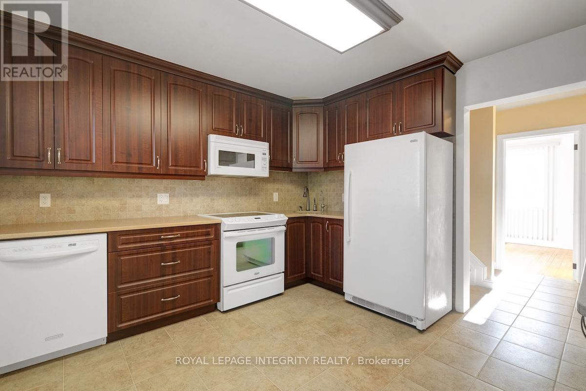 Photo 7 of 348 Lafontaine Avenue, Ottawa ON