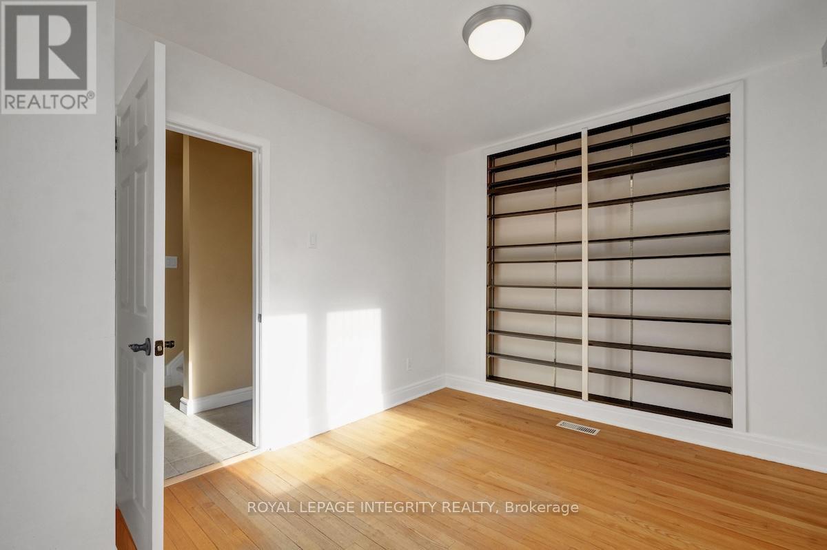 Photo 10 of 348 Lafontaine Avenue, Ottawa ON