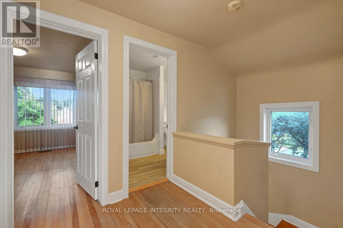 Photo 9 of 348 Lafontaine Avenue, Ottawa ON
