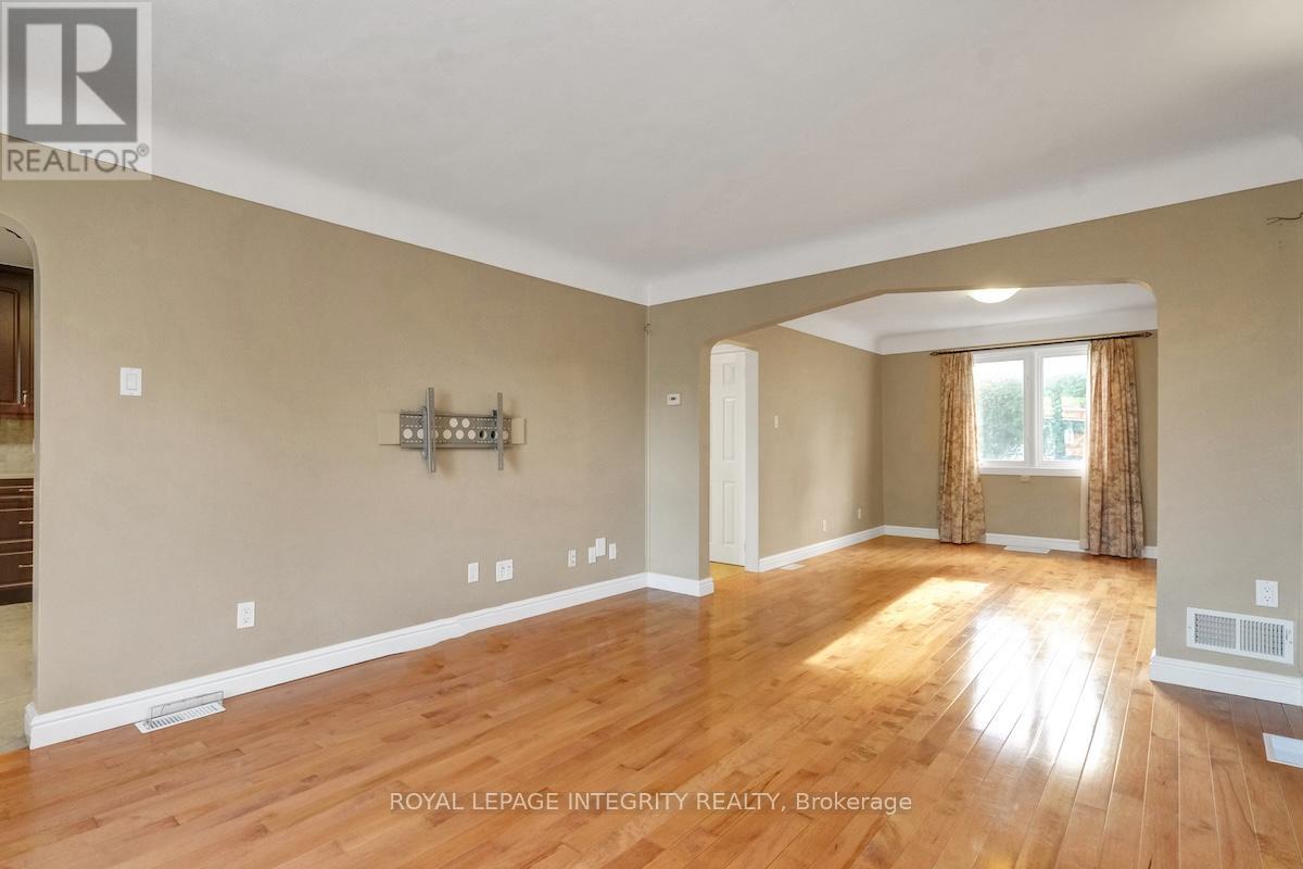 Photo 17 of 348 Lafontaine Avenue, Ottawa ON