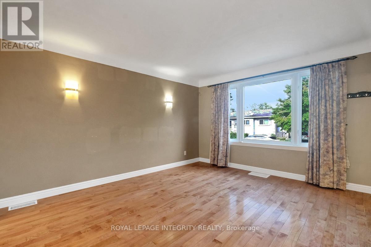 Photo 11 of 348 Lafontaine Avenue, Ottawa ON