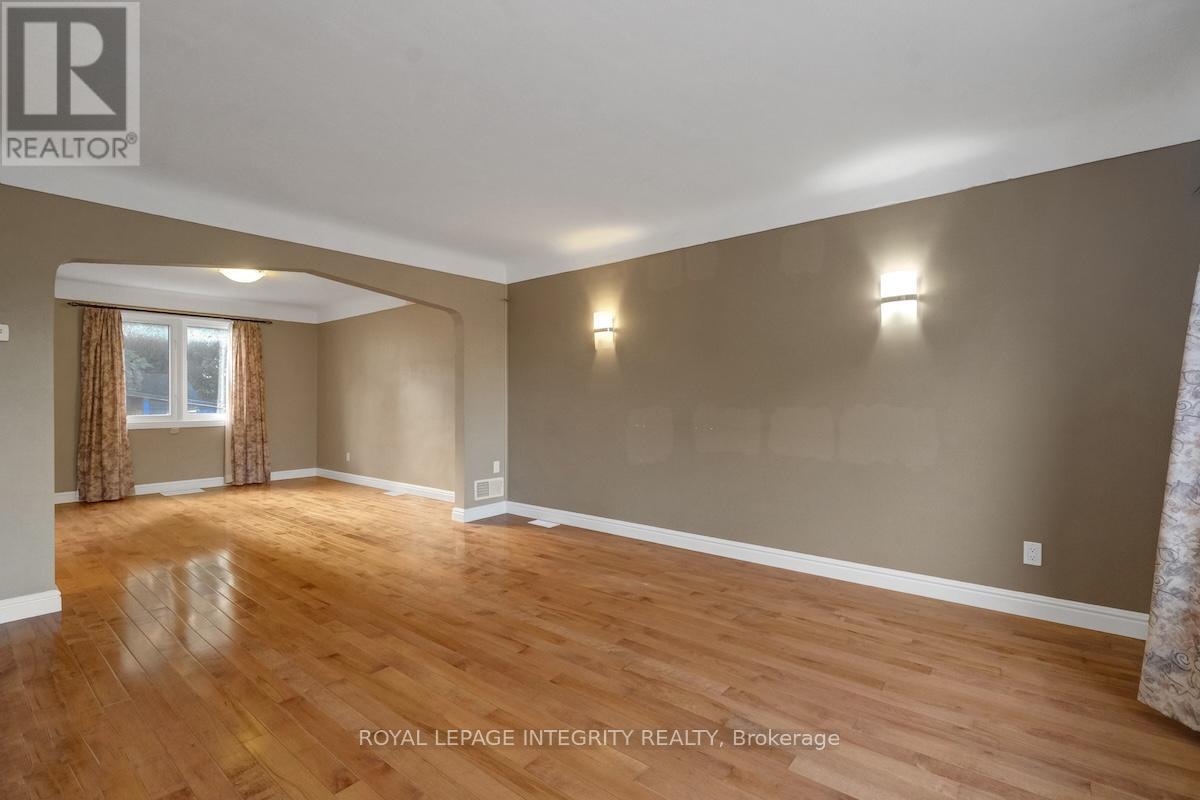 Photo 14 of 348 Lafontaine Avenue, Ottawa ON