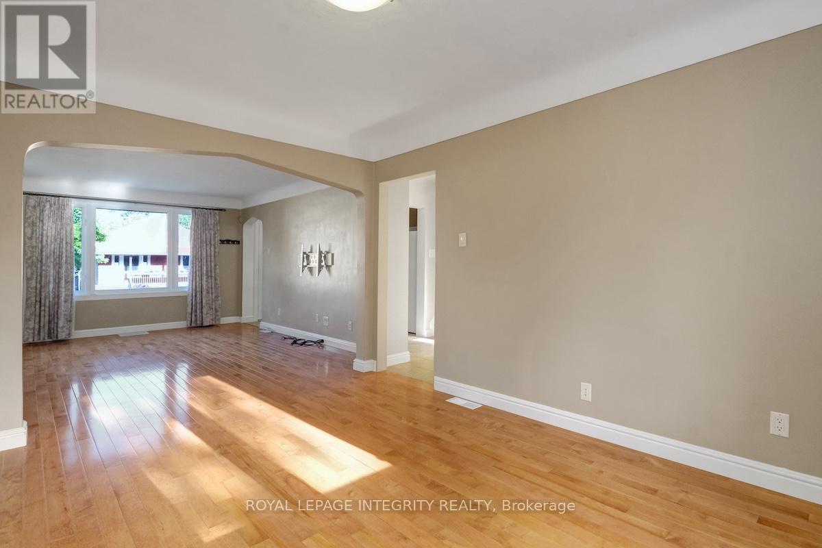 Photo 8 of 348 Lafontaine Avenue, Ottawa ON