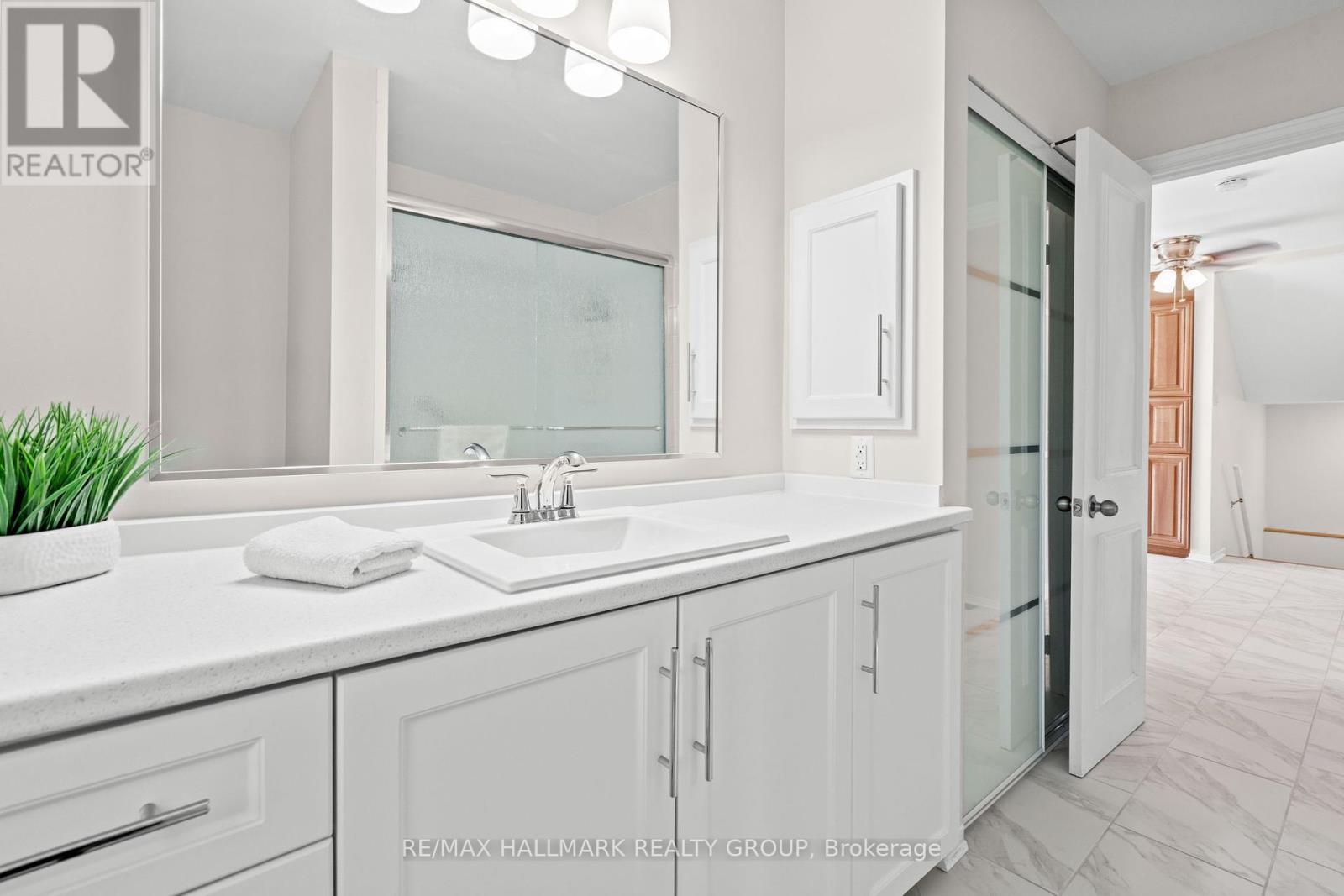Photo 19 of 840 Du Golf Road, Clarencerockland ON
