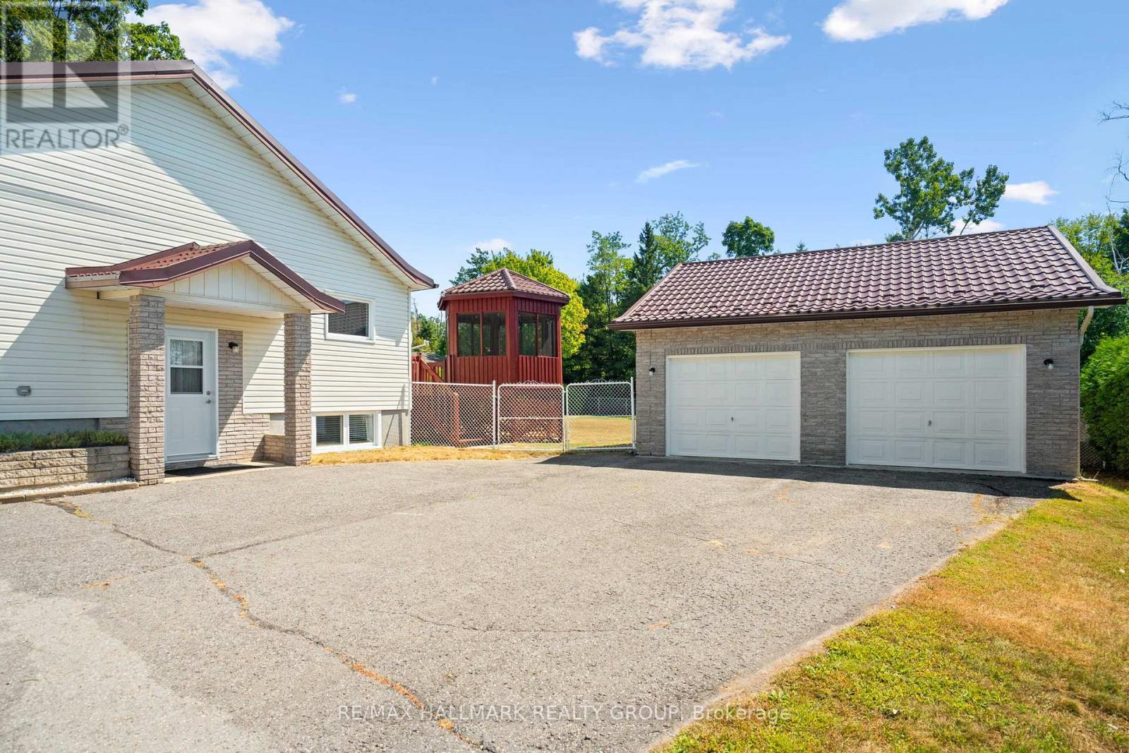 Photo 36 of 840 Du Golf Road, Clarencerockland ON