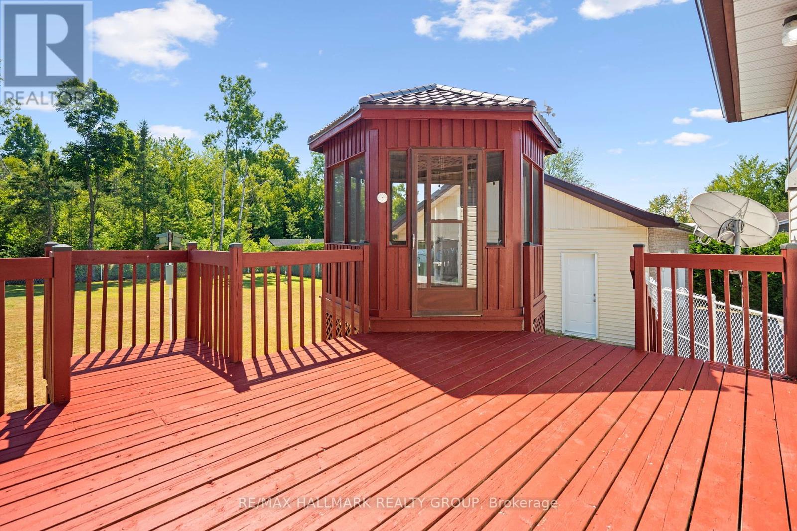 Photo 23 of 840 Du Golf Road, Clarencerockland ON