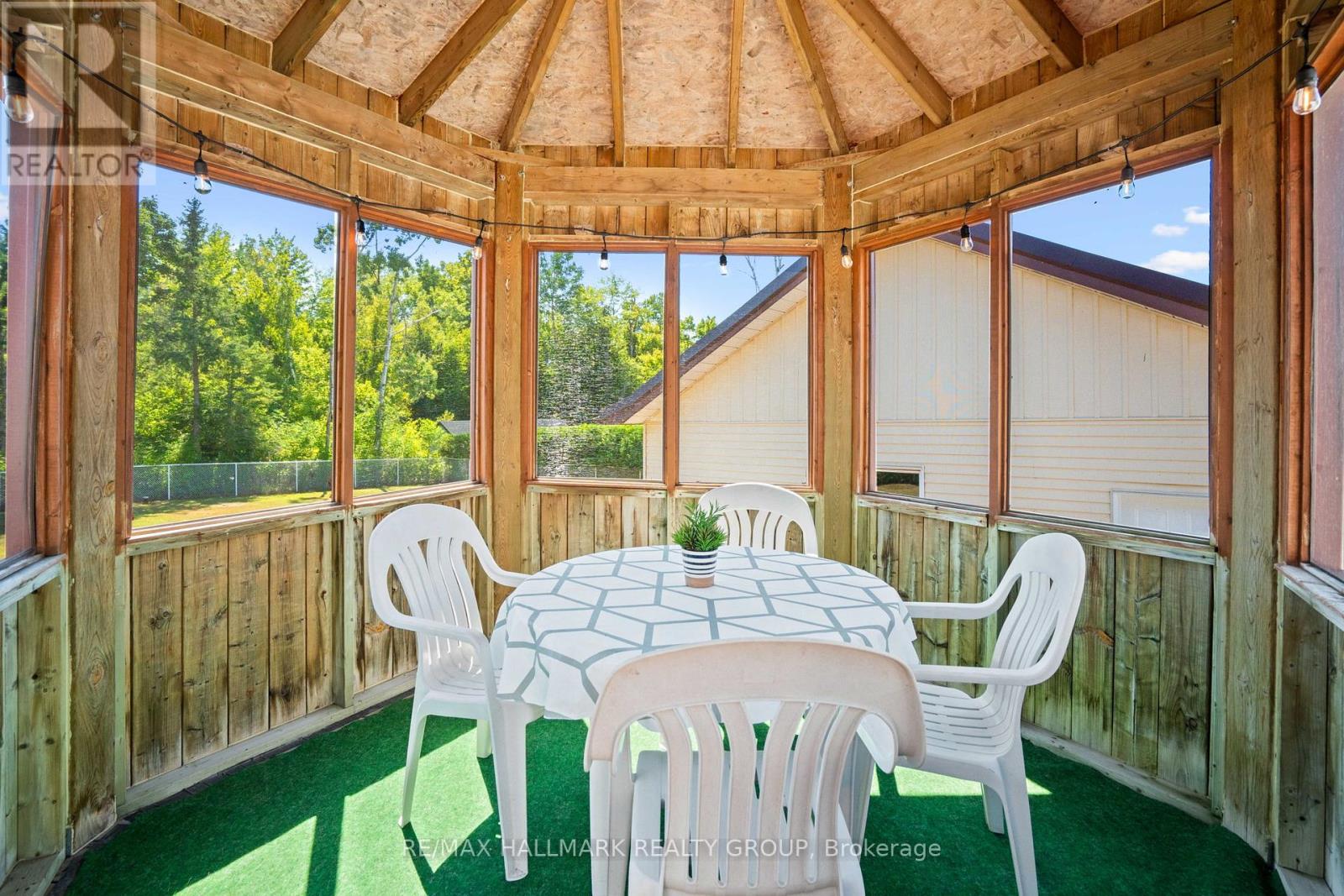 Photo 20 of 840 Du Golf Road, Clarencerockland ON