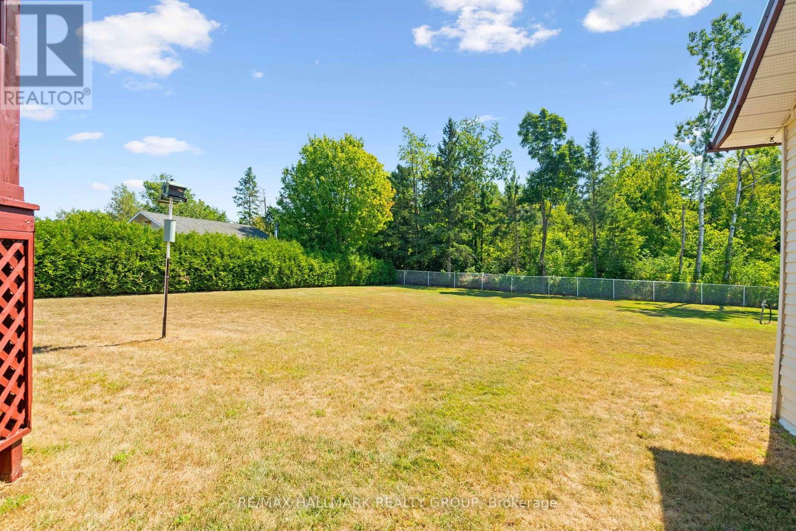 Photo 32 of 840 Du Golf Road, Clarencerockland ON