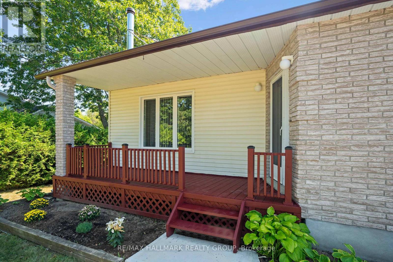 Photo 5 of 840 Du Golf Road, Clarencerockland ON