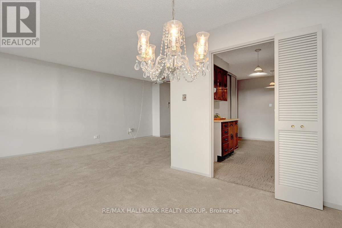 Photo 1 of 1902 505 St Laurent Boulevard, Ottawa ON