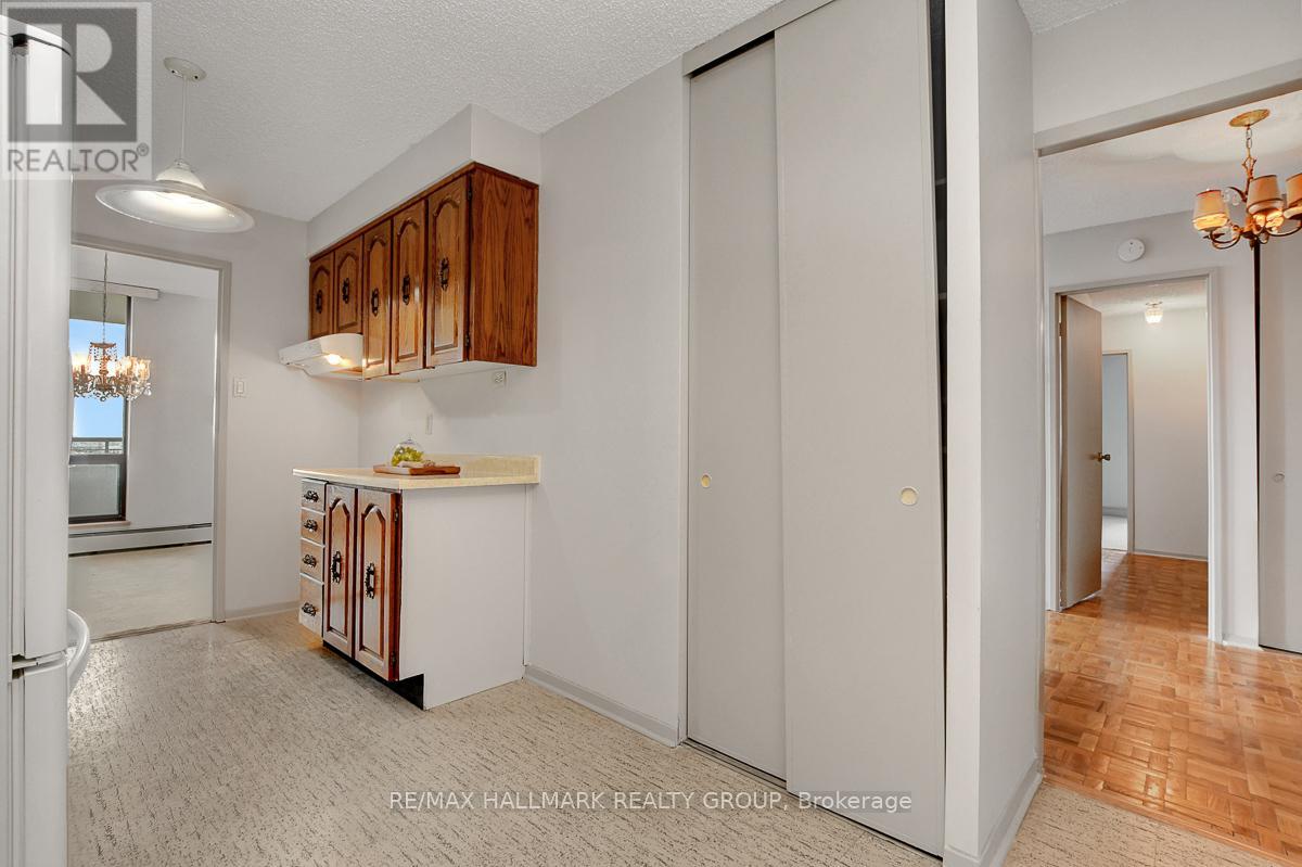 Photo 3 of 1902 505 St Laurent Boulevard, Ottawa ON