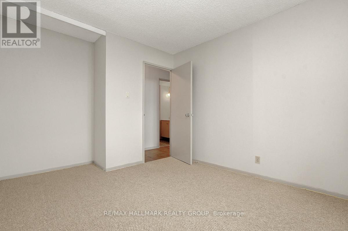 Photo 14 of 1902 505 St Laurent Boulevard, Ottawa ON